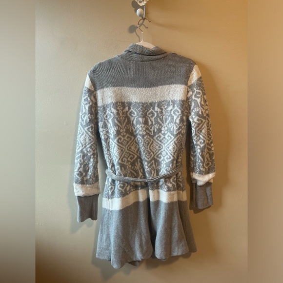 Lemon Gray and White cozy sweater cardigan size Small/ Medium - Picture 7 of 7